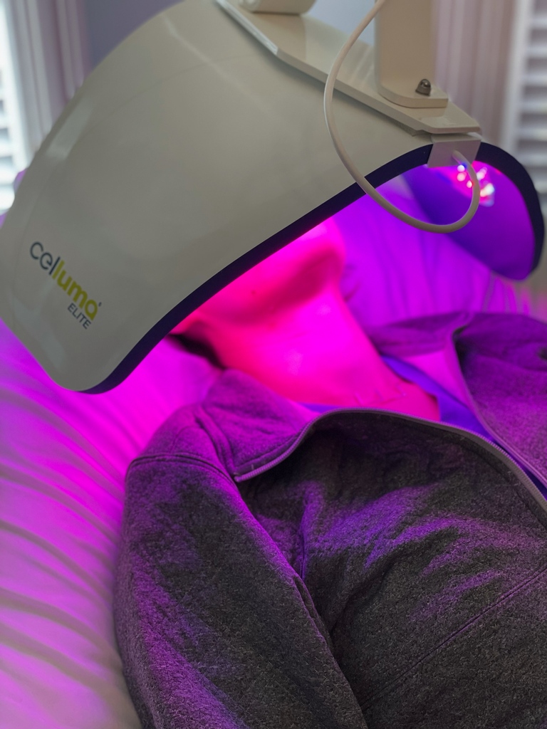 SalisburyEyes's tweet photo. Dr Seitz recently underwent Celluma LLLT for her Stye which resolved within 8 hours! https://t.co/kwVSxtzoEG