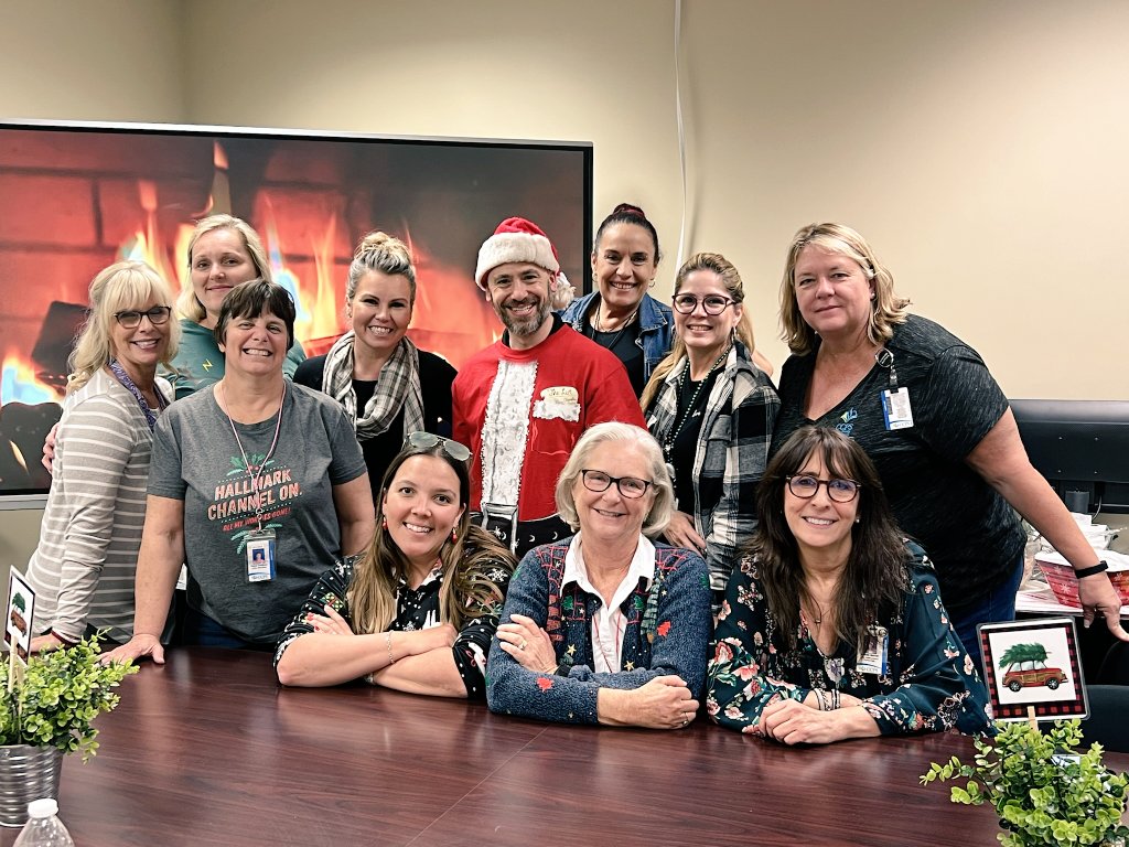 CCPSPLII's tweet image. It&apos;s a Christmas party!! Happy holidays from Poppa Elf and his team. @collierschools #HappyHolidays #Elf