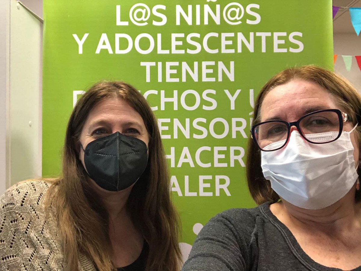 Nuestra directora <a href="/SaracosttiMahia/">Mahia Saracostti S.</a> junto a Teresita Reyes, encargada @denfensorianinez Macrozona sur en reunión para revisar colaboración entre universidades de nuestra Cátedra y <a href="/rupicl/">Red de Universidades por la Infancia</a> en regiones del Bío Bío, la Araucanía, Los Lagos y Los Ríos #CatedraUnescoNinez