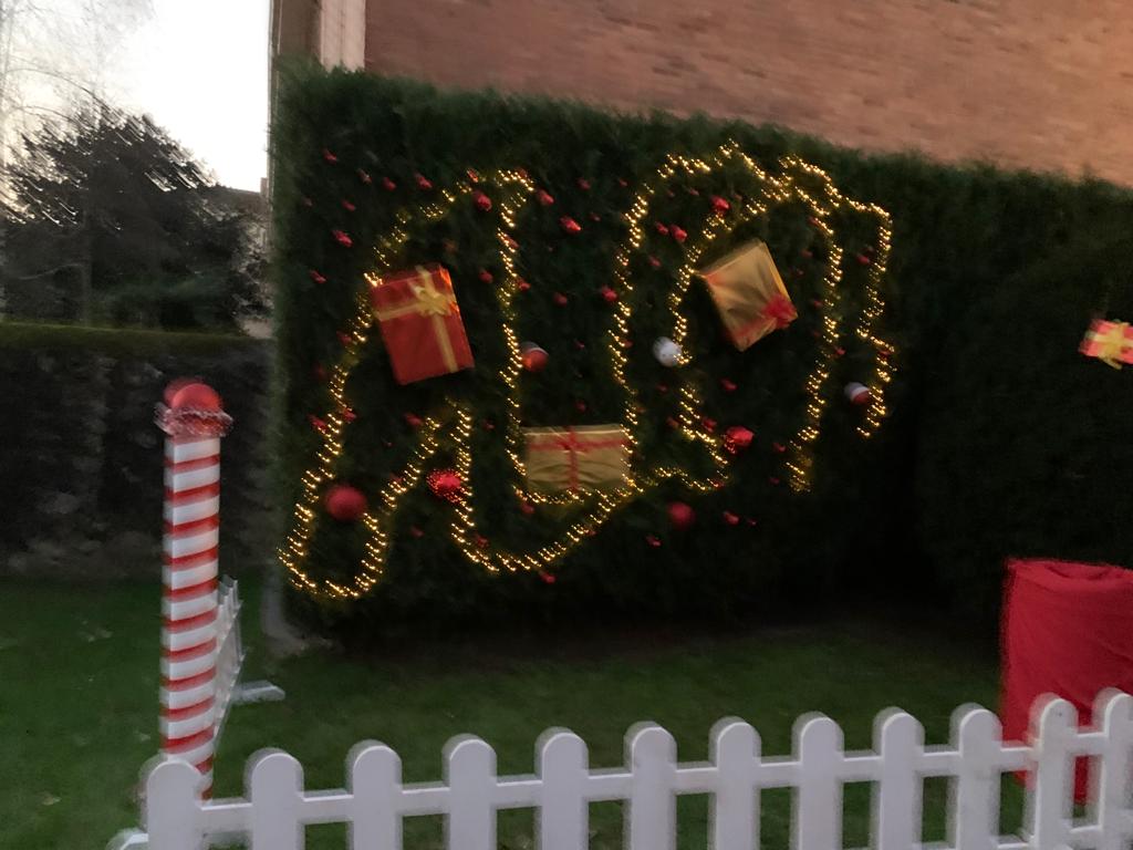 PC_CabezonSal's tweet photo. Estamos en la inauguración del Parque de la Navidad de Cabezón de la Sal organizado por la Asociación de Comerciantes VillaSal y el @aytocabezon junto con los compañeros de #PCRuente y @CivilComillas. Si nos necesitas y no nos ves llama a Emergencias
#Emergencias 🆘➡️📞1️⃣1️⃣2️⃣ https://t.co/aUVY5bf20S