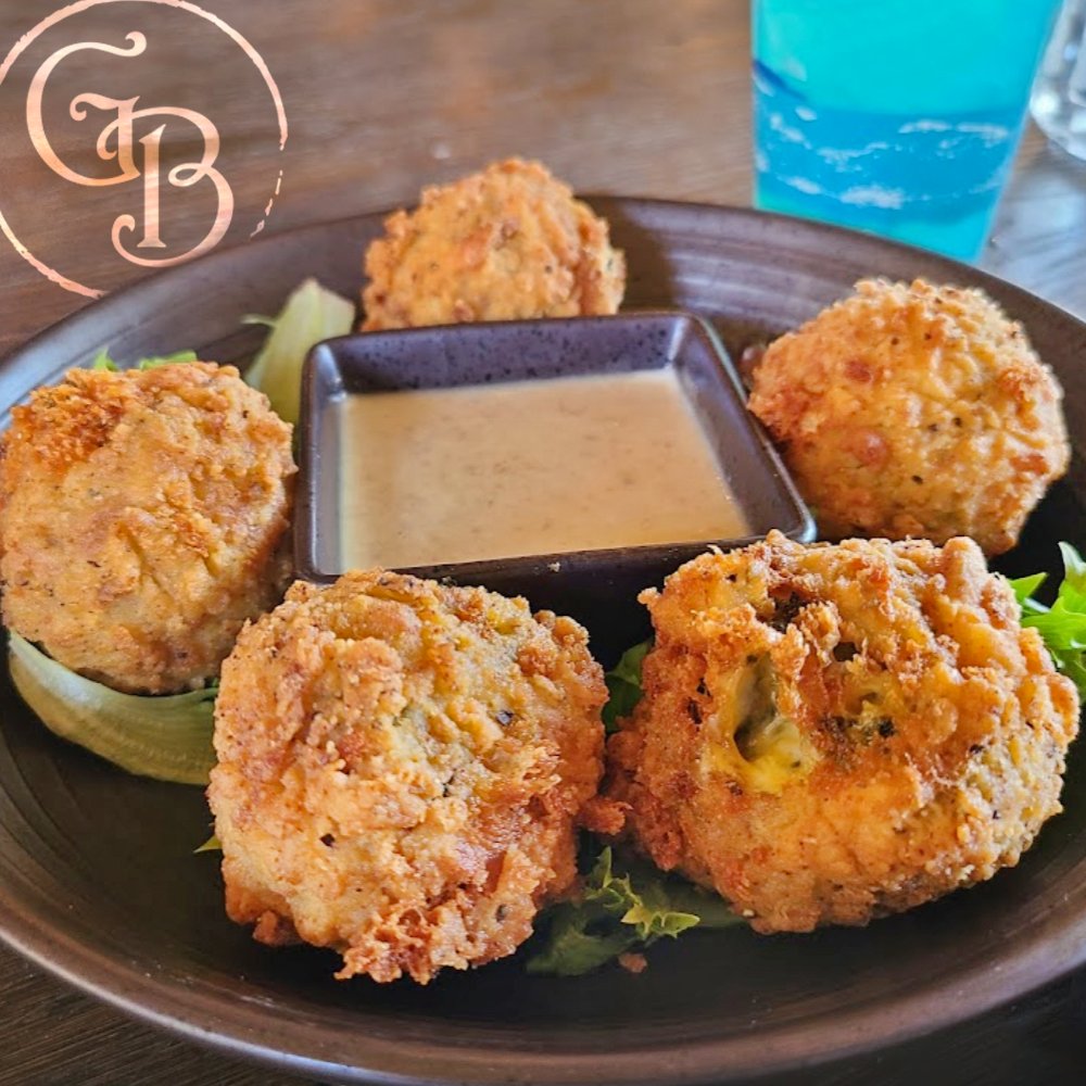 The true test of a relationship: who gets the last Turnip Green Bite?

#turnipgreenbites #appetizers #georgiablue