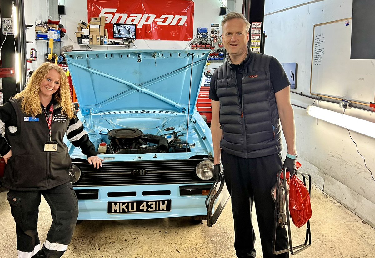 Had a visit from this one today. He’s met Betty & thinks she is totally gorge… obviously !!! #carsos #timshaw #bettyblue 🚙💙