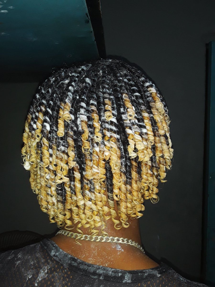 SnJupirado's tweet photo. Fé rapaziada , vim mostrar mais um pouco do meu trampo , natal e ano novo chegando ai , vc que tem um amigo de cabelo grande e ele não sabe o que fazer , manda vim na direção que vai sair na régua, quem puder dar RT pra ajuda o amigo vai dx forte💪🏾🥋🥰 https://t.co/hsDzAKs2pp