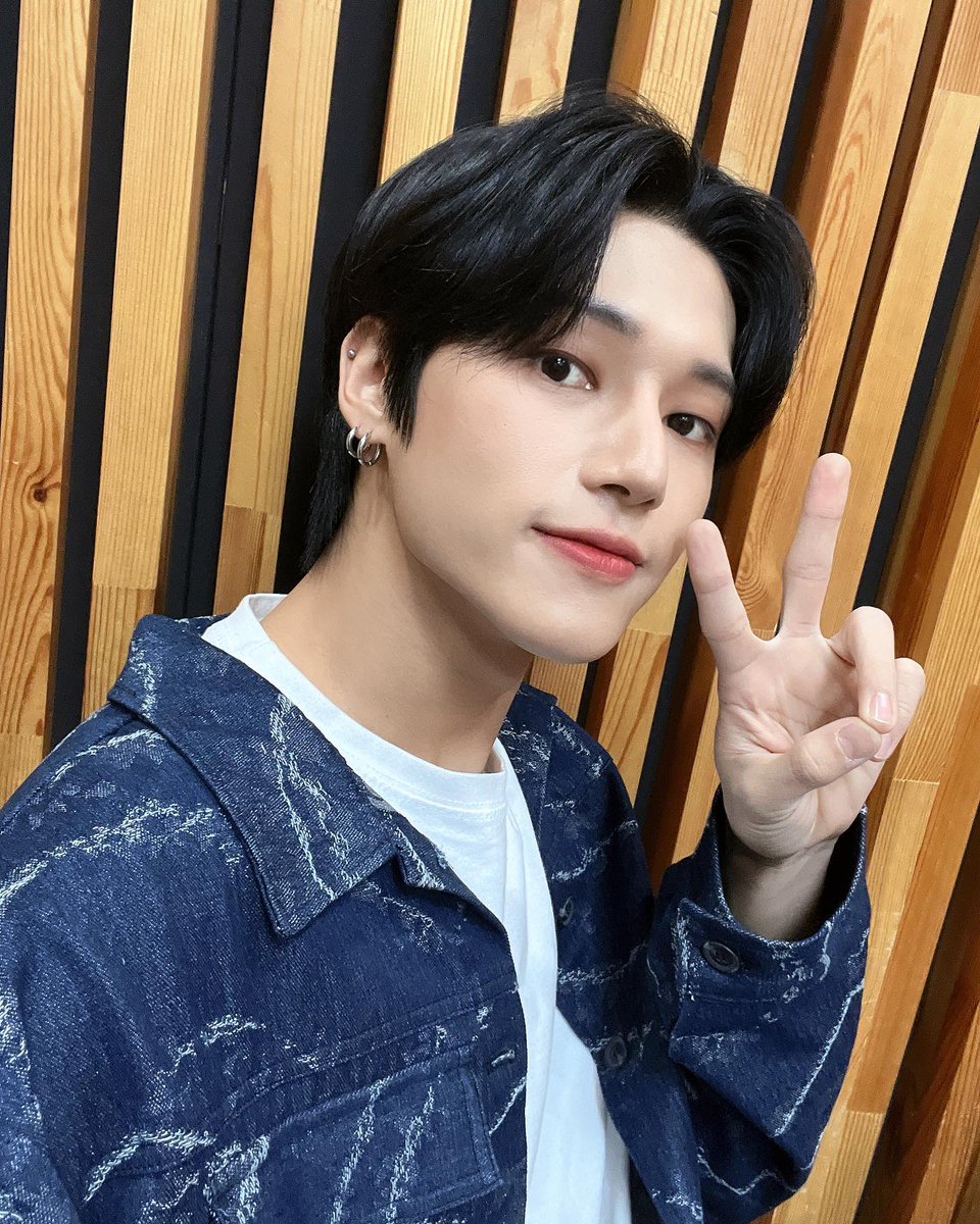 ATEEZUD's tweet photo. [ 211217 | INSTAGRAM — @/btob.kiss.the.radio ]

🔗 https://t.co/8cd5CVxAUq
#ATEEZ #에이티즈 
#エイティーズ #梯子 @ATEEZofficial —3 https://t.co/AT60IC6hyF