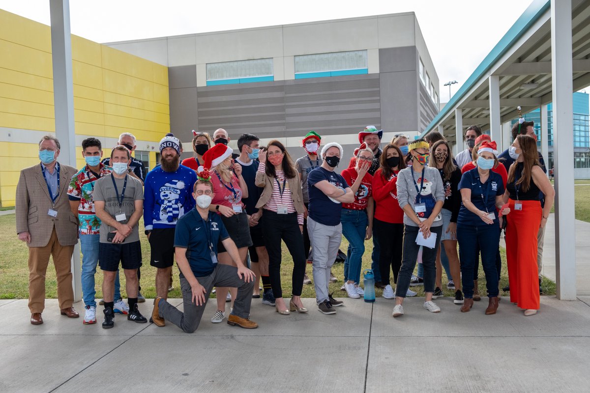 BISHouston's tweet image. Happy Holidays #BISHouston. What a year! Feeling lots of #pride #unity & #respect for our #worldclassStudents #worldclassTeachers & #worldclassCommunity living our learning & achieving even more than we ever thought possible! Here's to an awesome 2022! #naecreateyourfuture
