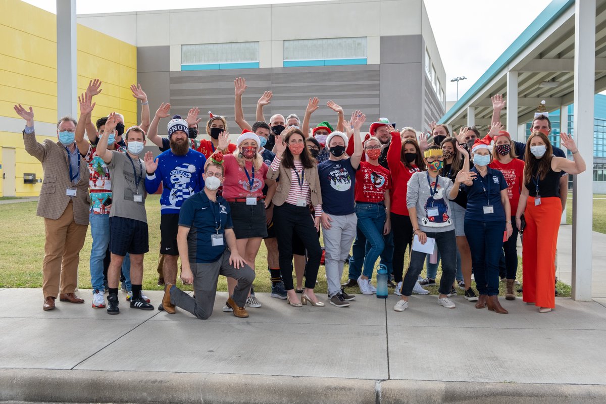 BISHouston's tweet image. Happy Holidays #BISHouston. What a year! Feeling lots of #pride #unity & #respect for our #worldclassStudents #worldclassTeachers & #worldclassCommunity living our learning & achieving even more than we ever thought possible! Here's to an awesome 2022! #naecreateyourfuture