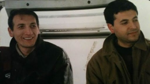 beni leylak
büklümlerinin içten ve dışardan
sarmaladığı günlerde