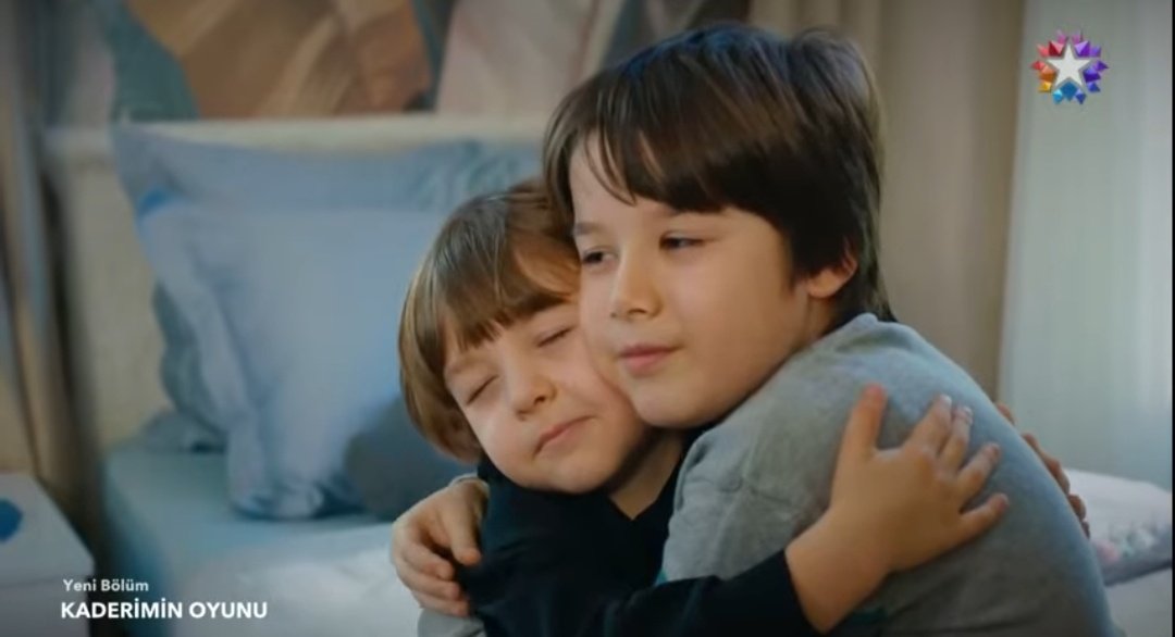 Ya bu nasıl bir tatlılıktır 🤍
Yok böyle bir abi kardeş. Kıyamam onlara.

#KaderiminOyunu