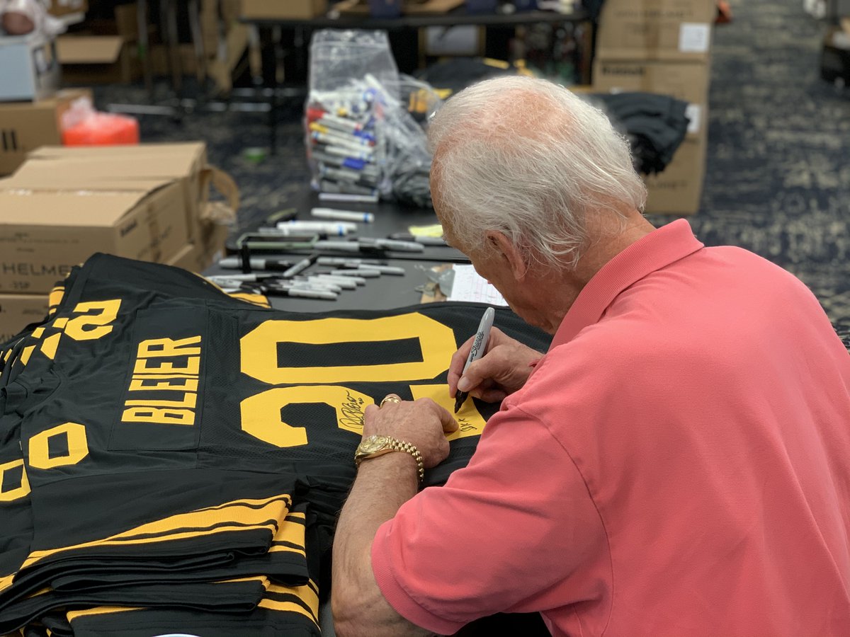 #TSE21DaysOfGiveaways

Day #18

We're going to give a Rocky Bleier autographed jersey to someone who retweets this tweet AND follows us!

We'll pick a winner tomorrow!