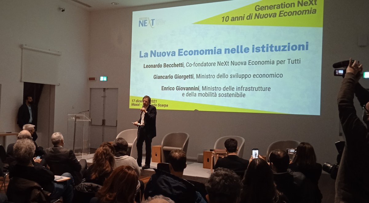 BenecomuneNet's tweet photo. Leonardo Becchetti (Co-fondatore  @NeXteconomia): "Abbiamo realizzato un cammino bellissimo. Fare rete e' faticoso ma e' la vera ricchezza del Paese. Dobbiamo incoraggiarci a continuare. Con NeXt stiamo facendo qualcosa di importante. La nostra missione continua ogni giorno" https://t.co/wa9VJ7d8WT