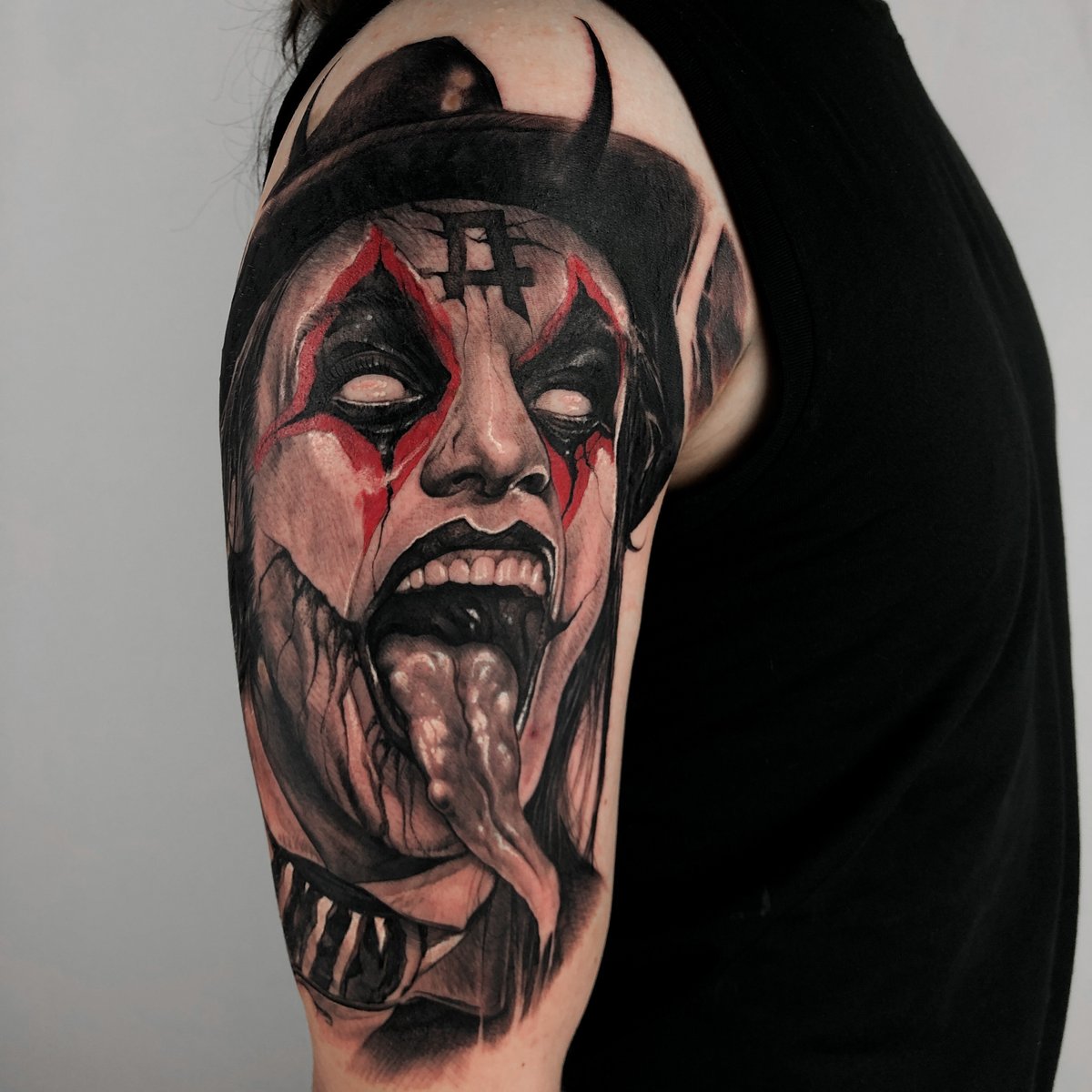 AnrijsStraume's tweet photo. Johannes Eckerström @Johannes_Avatar
@avatarmetal 🤘🤘🤘🤘🤘🔥🔥🔥🔥🔥
Thank you Damian! Sat like a trooper for your first tattoo #avatar #johanneseckerström https://t.co/Zwjw7sqrGM