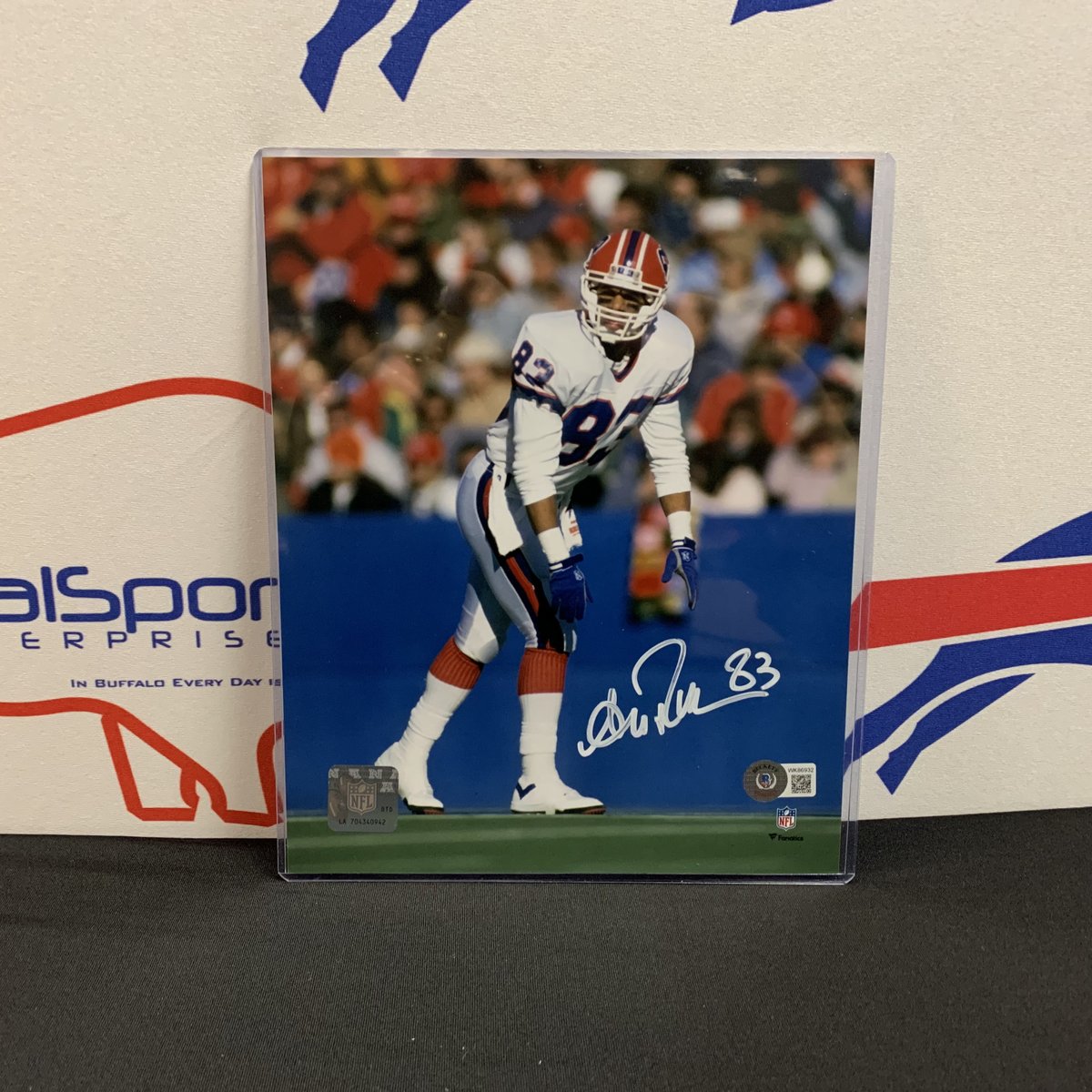 #TSE21DaysOfGiveaways

Day #18

We're going to give an Andre Reed autographed 8x10 photo to someone who retweets this tweet AND follows us!

We'll pick a winner tomorrow!