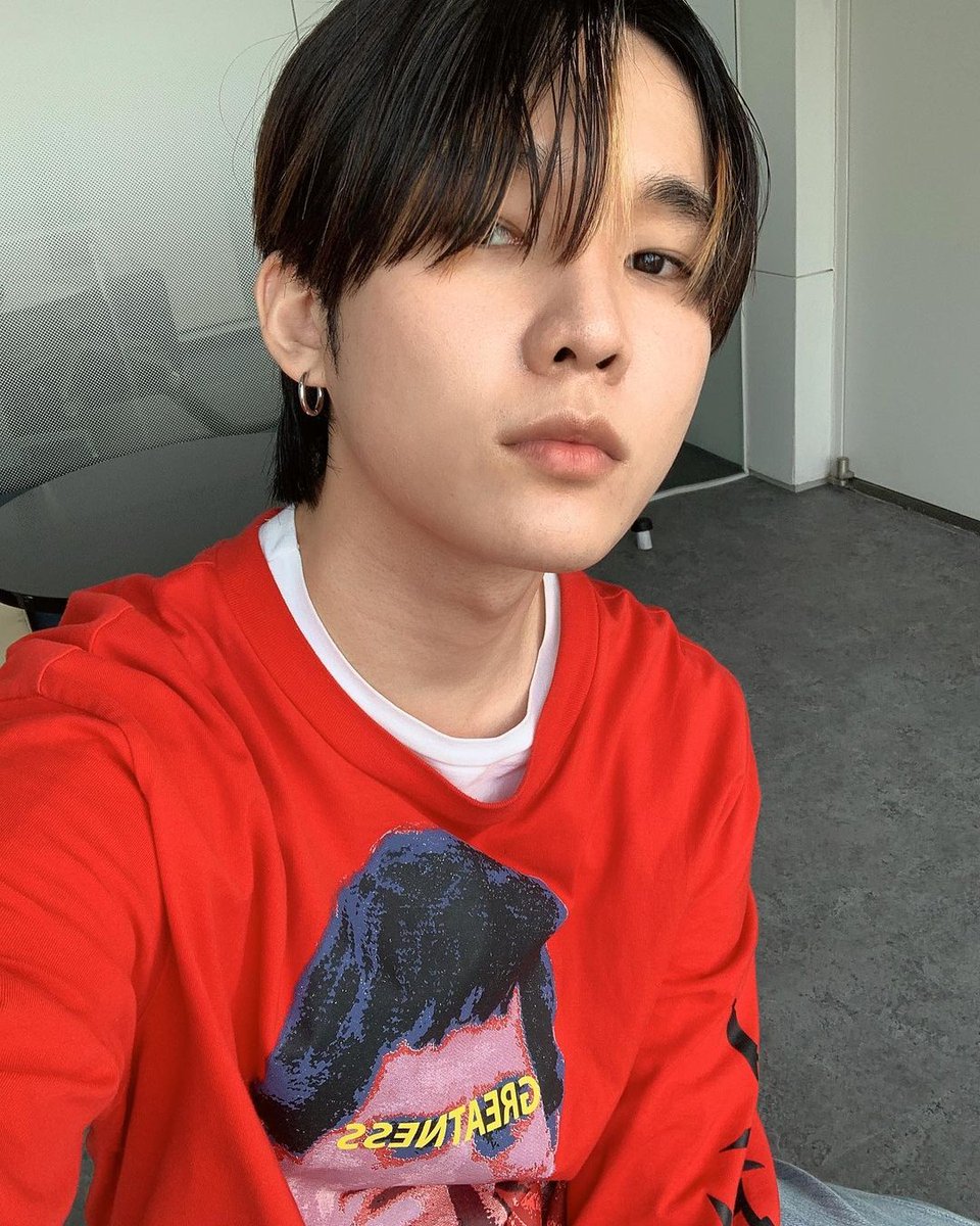 Dongplay_'s tweet photo. Mr. Nam, I haven't seen any hint about a Christmas song but I'm still waiting for it https://t.co/oePfsvEmZh