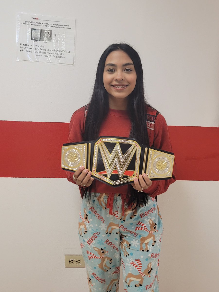 BenavidesIsd's tweet photo. Our athletes of the week! Oscar Villa @oscarvilla_21 and Haillie Cervantes! https://t.co/pM2LMLhe7y