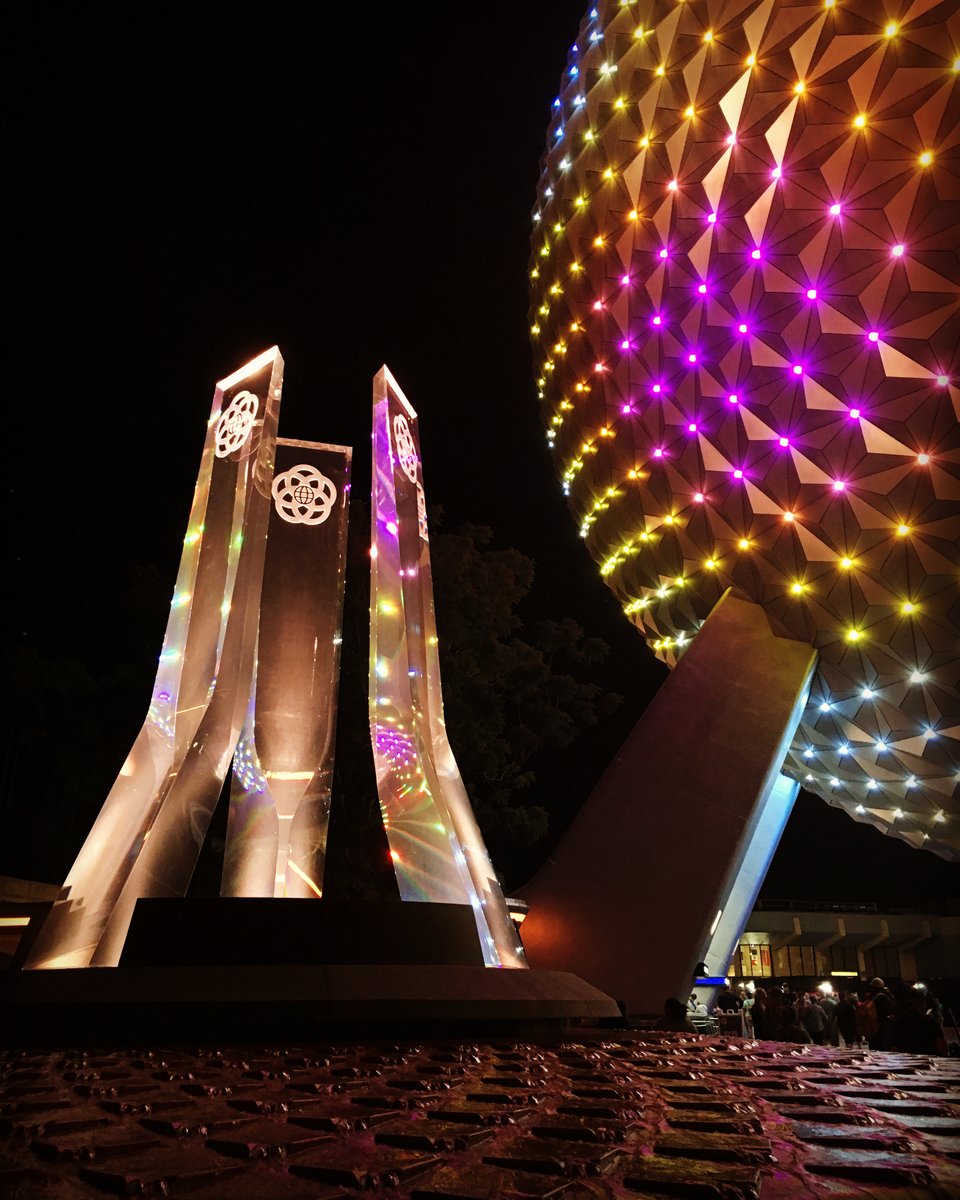 artdebogallery's tweet photo. Beautiful entrance to Epcot at Walt Disney World Orlando! With the newly lit up Iconic Spaceship Earth, and itโs new partner, The Dreamers Fountain. ๐คฉ๐ฅฐ ๐ฎโฒ๏ธ๐ท๐๐๐๐ #Epcot #WaltDisneyWorld #beautiful #SpaceshipEarth #disneyworldorlando #epcotlights #Christmas #epcotphoto https://t.co/DzAO9I7Bzl