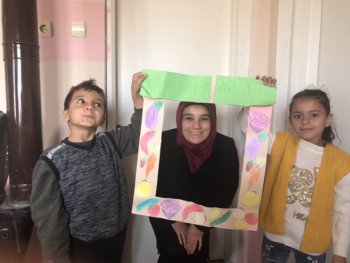 HisarkayaI's tweet photo. Yerli malı yurdun malı  🍉🍊🍏🥕 @SavurMem @abdurrahimdmr47 @ahmetyalcin2005 @abdubakitek https://t.co/3bIBqupI5d