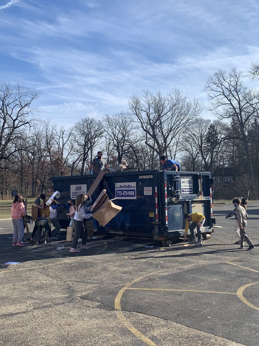 MrsFodor4's tweet photo. Couple of ALL STAR BOX CRUSHERS 📦👊🏽👊🏽#raboxday. #112Leads #RaviniaRocks @Maes_05 @MrJ_Ravinia_PE https://t.co/HgSeWhZ1Re