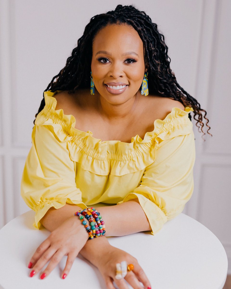 meshclctv's tweet photo. Her name is LANEshia (pronounced LAYN-she-uh), recently recorded music that will settle your anxiety, and brightens the room when she smiles.  She's the new co-host of @MESHThePodcast and we couldn't be any happier. #mesh #meshthepodcast #meshclctv #singer #actor #model #dancer https://t.co/Rc3ZBQ9WEv