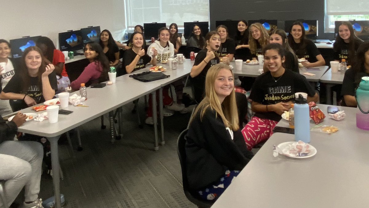 AsstBoysSoc's tweet photo. End of the semester 🎉 and soccer sister gift exchange…we see your creative gift giving @peri07424797! https://t.co/LJl9iyVK82