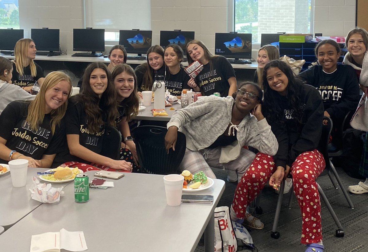 AsstBoysSoc's tweet photo. End of the semester 🎉 and soccer sister gift exchange…we see your creative gift giving @peri07424797! https://t.co/LJl9iyVK82