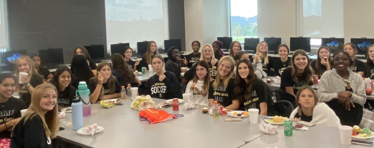 AsstBoysSoc's tweet photo. End of the semester 🎉 and soccer sister gift exchange…we see your creative gift giving @peri07424797! https://t.co/LJl9iyVK82