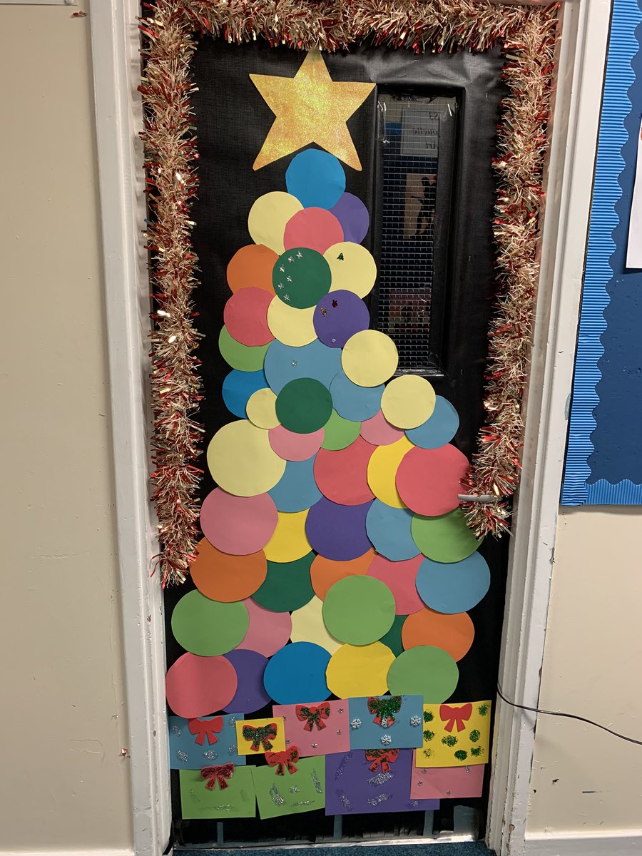 Secondary Stars created these spectacular doors!! 🎄🤩