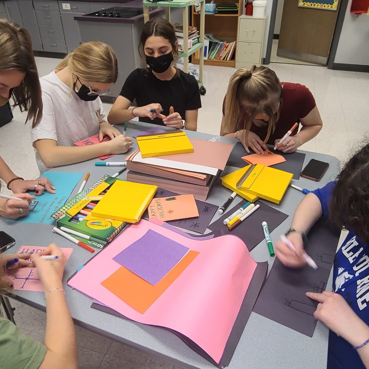 WKHSInteract's tweet photo. 21+ students, 160 🍪 for local heroes, and 43 cards for @RMHCofCentralOH! #Volunteer #SpreadJoy #ItsWorthIt @WKHSWolves @Rotary_DW https://t.co/ihSZ2G6a1N
