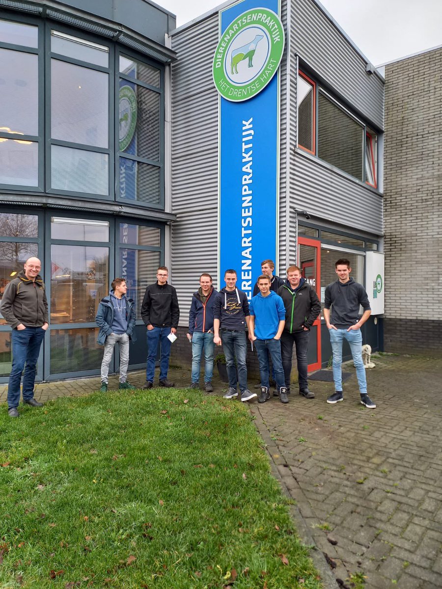 bhietberg's tweet image. Na sneltest en voorzorg maatregelen vandaag enthousiaste groep jonge toekomstige boeren van AOC Terra Groningen workshop mogen verzorgen, leuk! #weidegang #robotmelken #jongvee #diergezondheid #boer @dapbeilen #aocterra