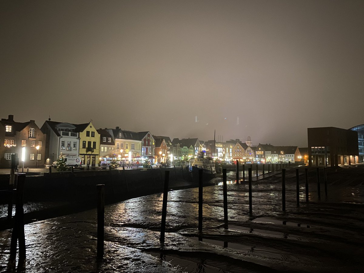 Nord_Strand's tweet photo. #Husum by night 🎄 https://t.co/Jk2TgYuu4X