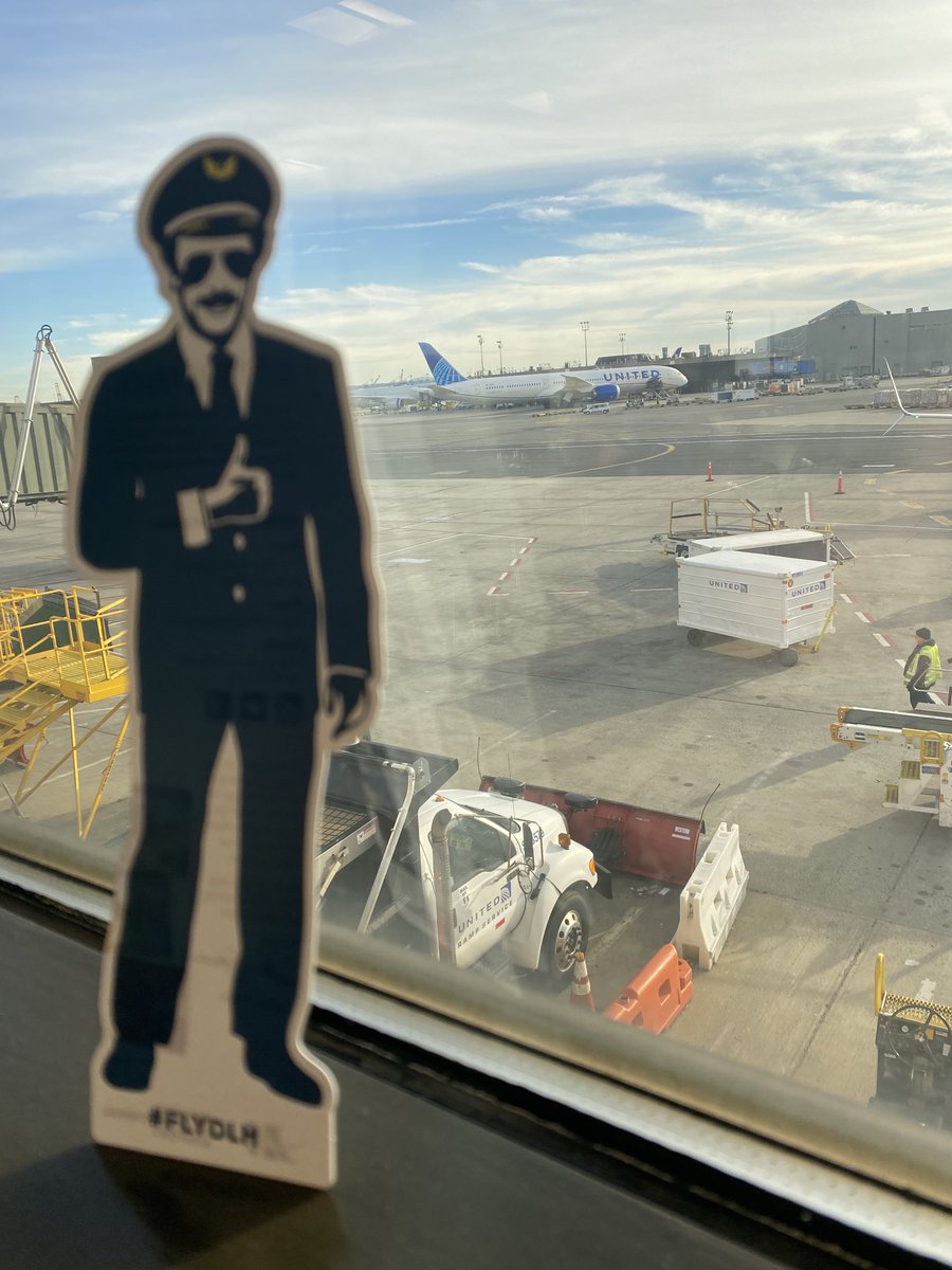 peterdesutter's tweet photo. #FLYDLH on ⁦@united⁩ through ORD to EWR and beyond! https://t.co/9NHefpQjXf