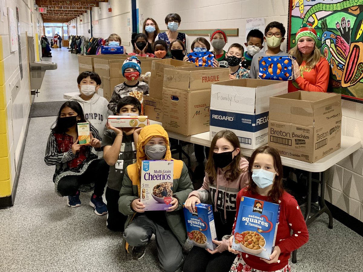 Handleyklw's tweet photo. Our hearts are full from the generous food donations from our Centennial school community. Thank you! ❤️ And thank you to Ms Byers’ class for sorting the food into boxes for families and to our volunteer elves for delivering. We even had a visit today from little Cindy-Lou Who!🎄 https://t.co/j6MpCYPyMy
