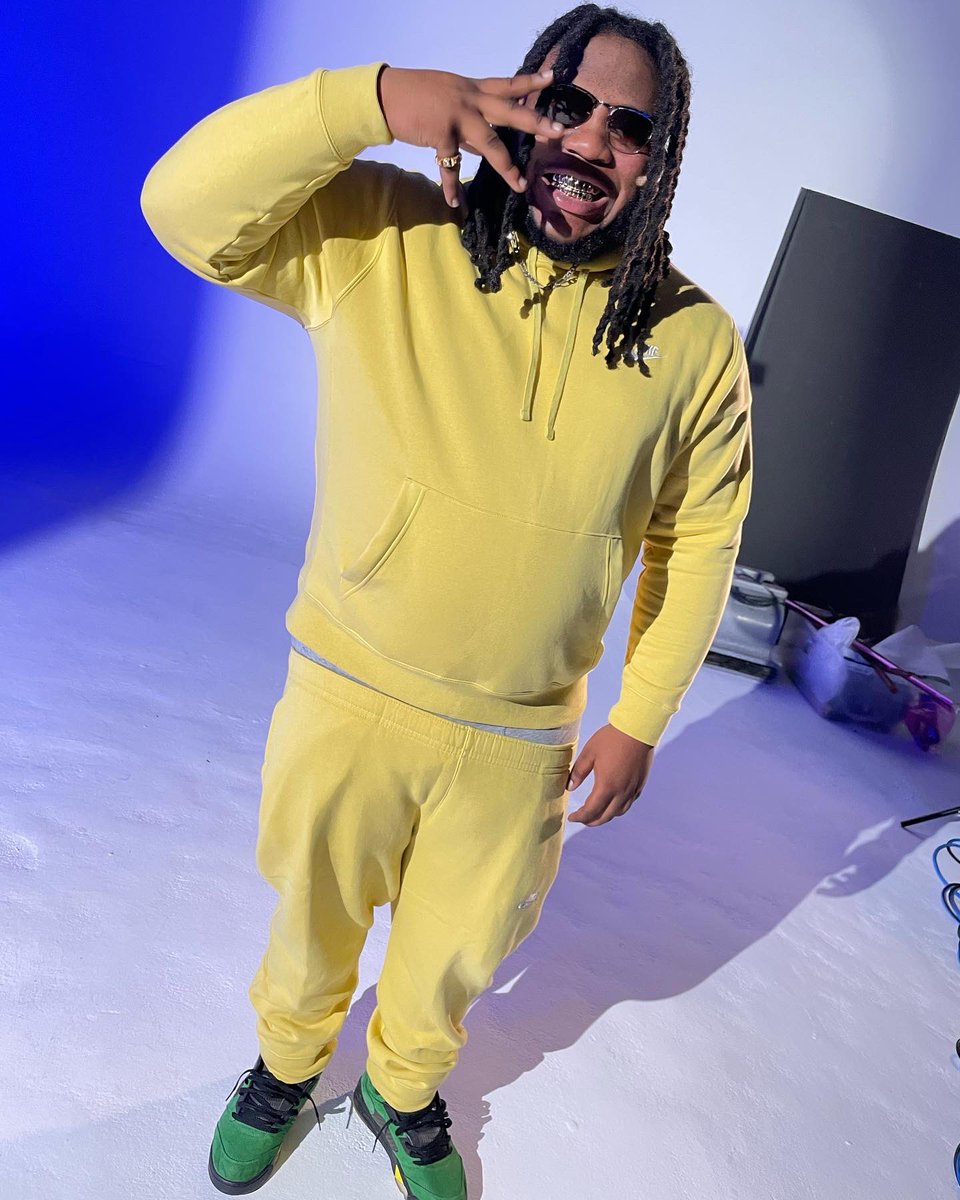 Cgm_Slug's tweet photo. Throw the 4 up i be clean af 🎸😁 #VideoOtw https://t.co/nHhms6WDHV