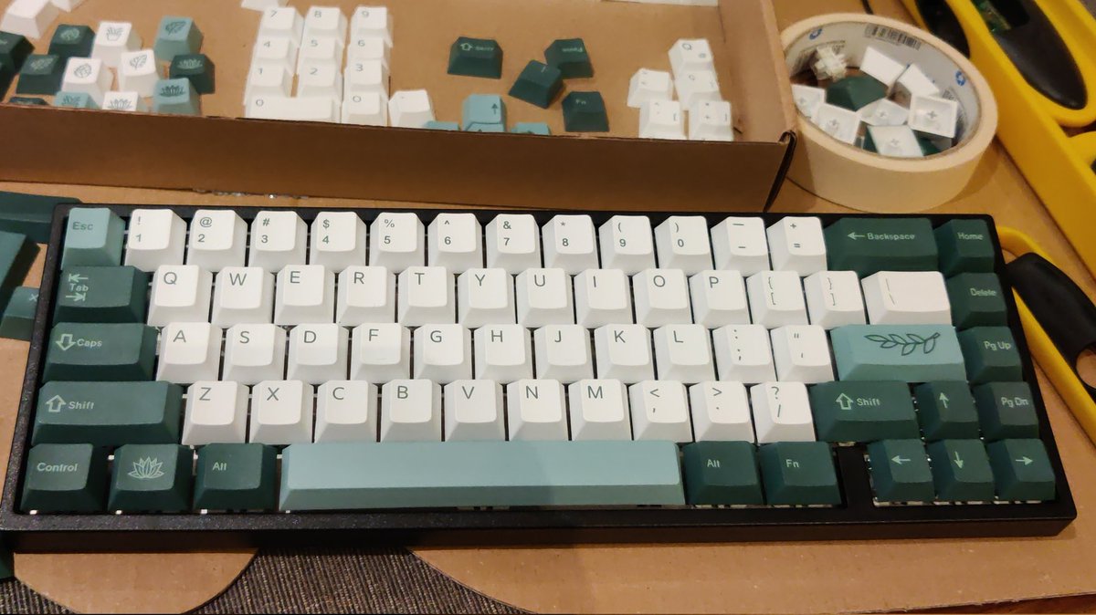 FerrerasAlberto's tweet photo. @Uryftw Llevo un mesecito en el hobby, así que poco q poco, de momento he montado un BM65. Tengo que pegarme con VIA y QMK porque no soy capaz de configurar el RGB.

Mucho por aprender y ganas de ir poco a poco. https://t.co/4k6FtFc4uS