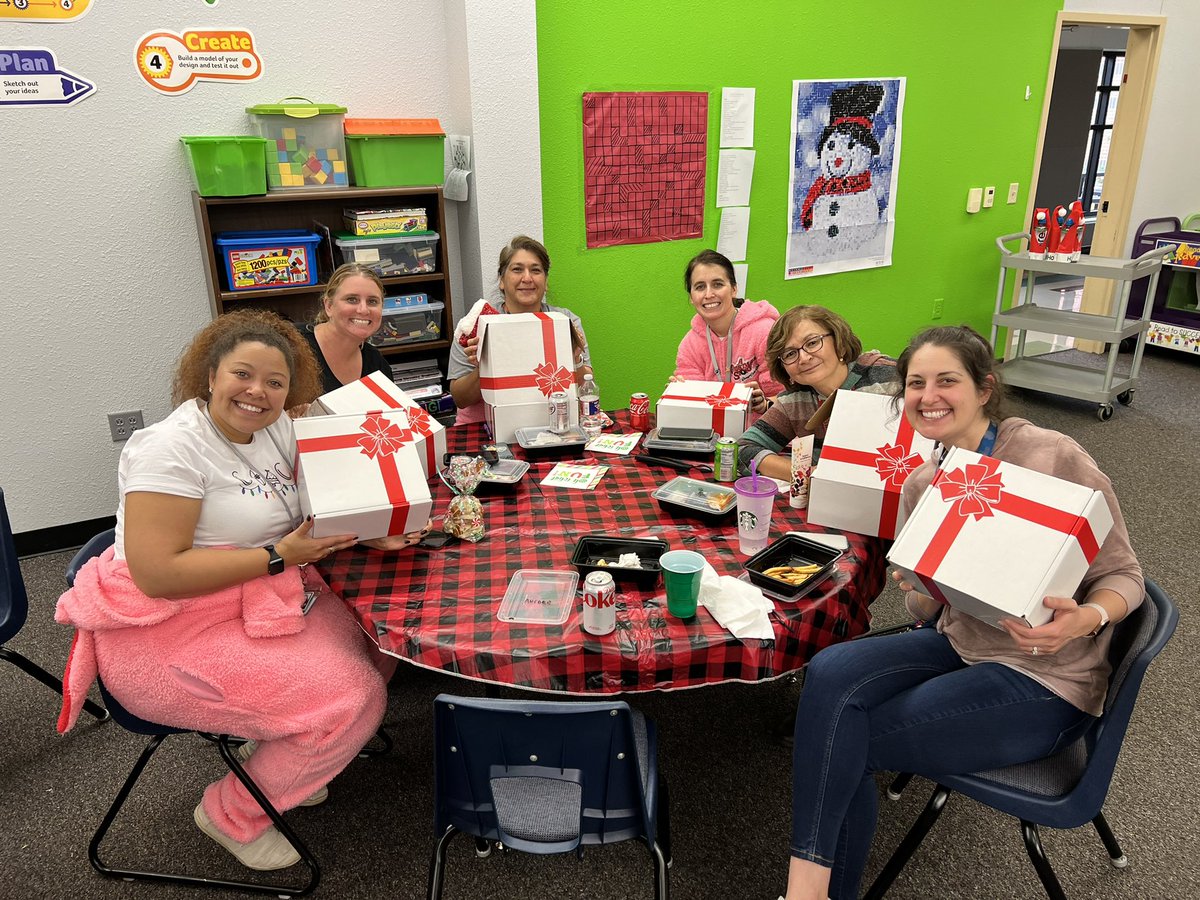 SSRuther's tweet photo. Thank you @first_fields for our wonderful gifts and for the gifts to every single one of our 500+ kids at our school. You are the true representation of what Christ is all about. @ValdesNativ @LWFerguson @kristenkeogh84 @math_missy @Positive_Ponies @LVESCommunity https://t.co/3DzeBWVAdn