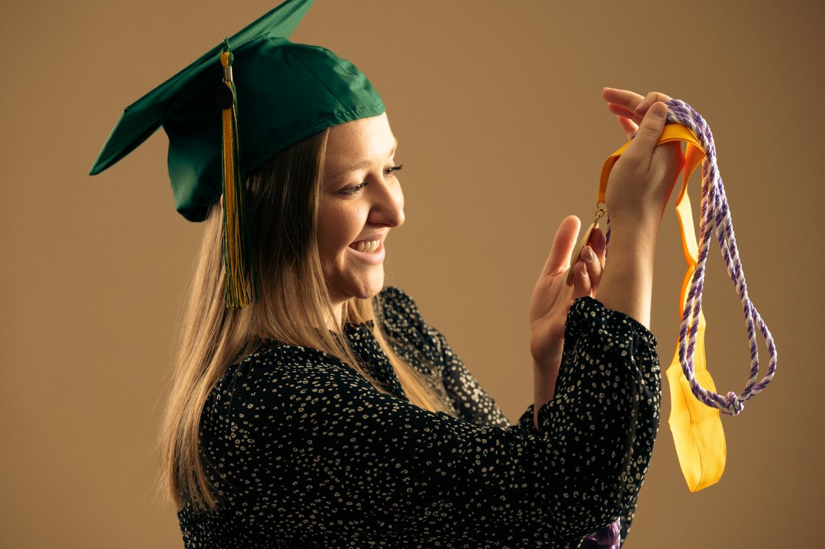 NDSU's tweet photo. Graduating NDSU senior Emily Omvig plans to share a life's lesson as she gives her talk during the 5 p.m. commencement ceremony today, Dec. 17 at the Sanford Health Athletic Complex. 🎓

Read more: https://t.co/JMVN7QZHtV

#NDSU2021Grad #ExperienceNDSU https://t.co/NvO2mZXCsB