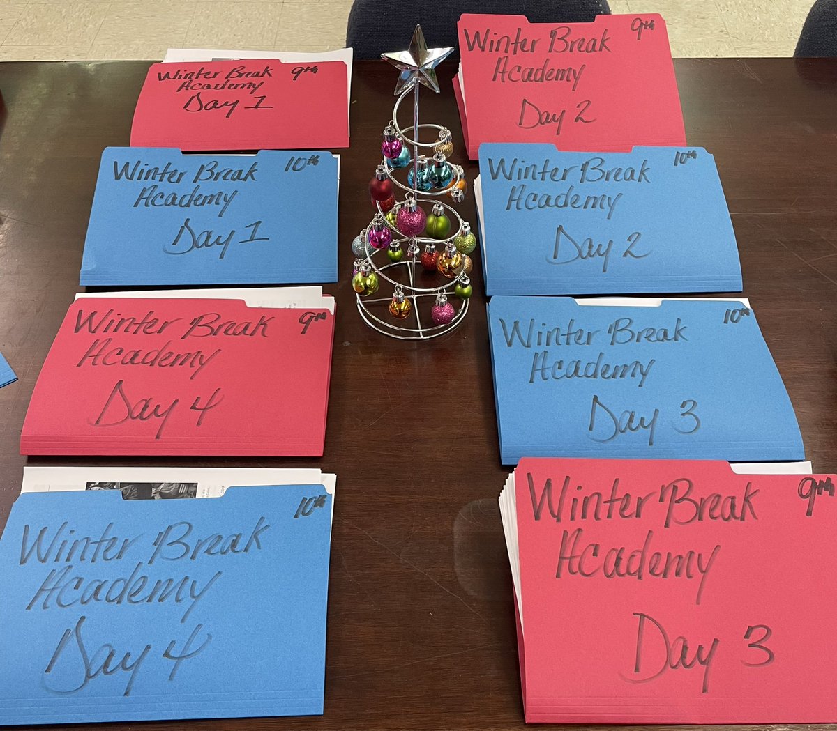 AnneKnight4Edu's tweet photo. @MDCPSDAS schools are extending learning opportunities to include a broad range of programs that provide children with academic enrichment &amp; supervised activities beyond the traditional school year during Dec. 20-23rd Winter Break Academy. 📝❄️☃️🧤❄️🧣@lisagarcia_lisa @trydiggs https://t.co/LHKVhkeaTd