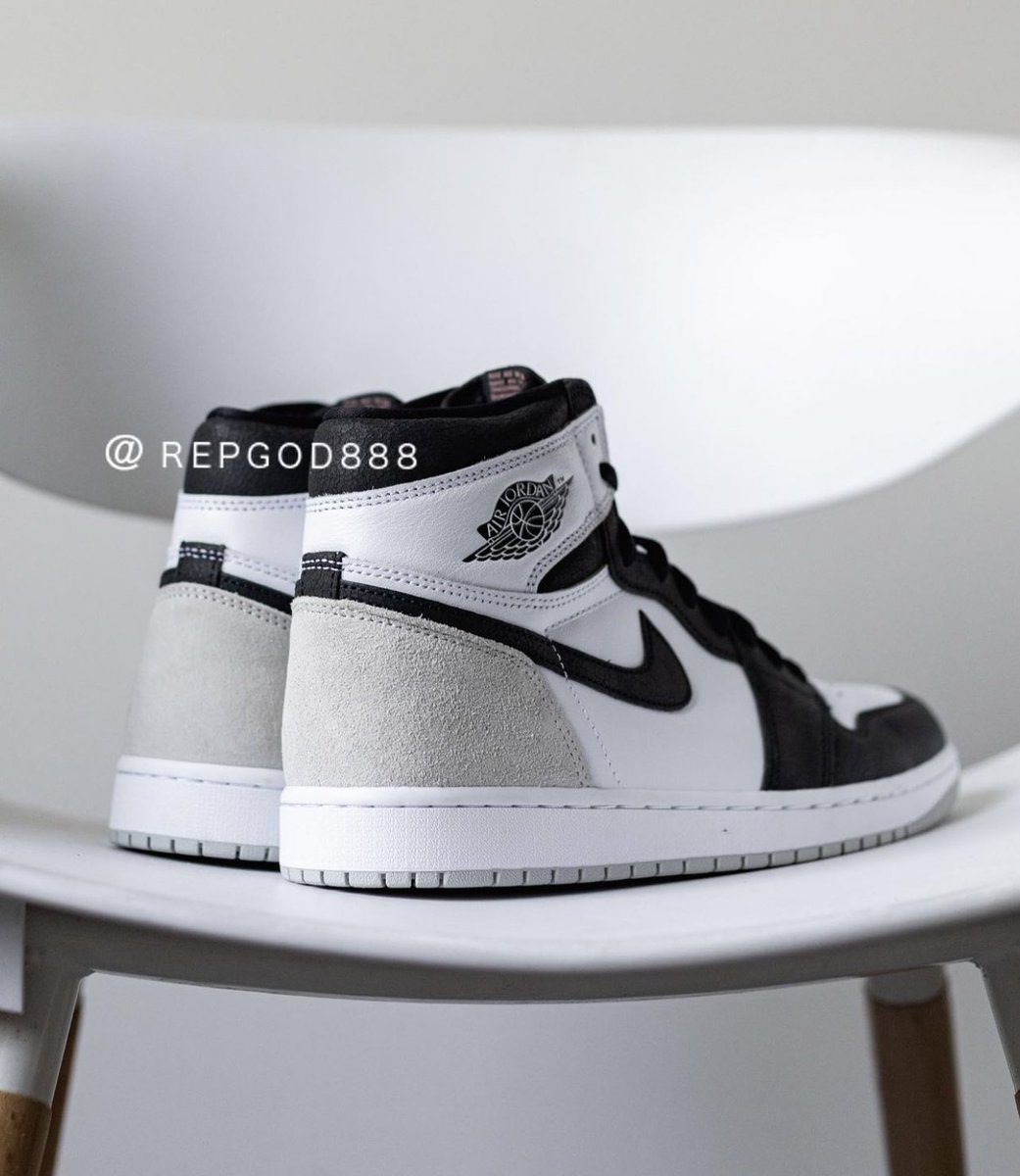 “Stage Haze” Air Jordan 1 High OG set for May ‘22. 🔍
