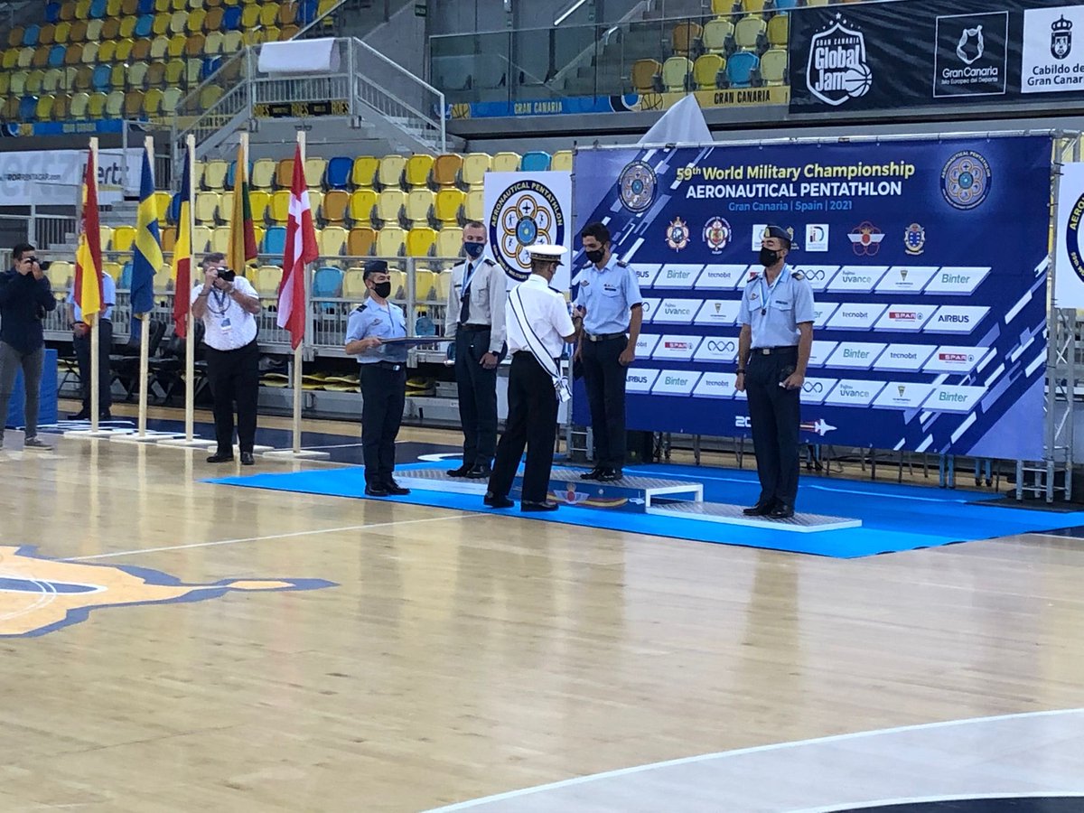 EjercitoAire's tweet photo. 📣 En el campeonato del mundo 🌍 de pentatlón aeronáutico militar, el equipo masculino de #España, formado por 4 #aviadores, ha quedado campeón del mundo por equipos y el capitán Carrillo Martínez-Osorio del #45grupo campeón del mundo individual‼️

¡Enhorabuena compañeros! 🙌🏼🇪🇸 https://t.co/ZES810dMlZ