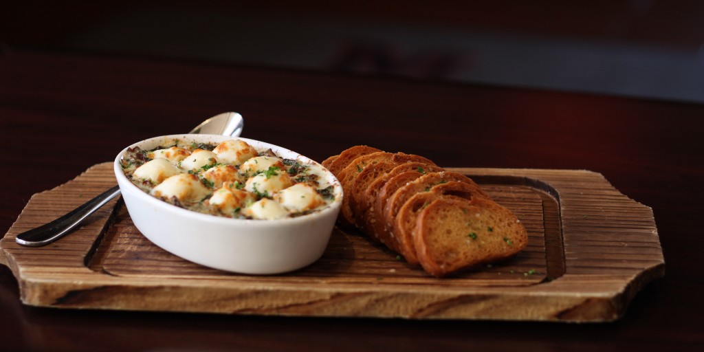 MarlowsTavern's tweet photo. Enjoy the NEW Spinach & Feta Fondue and feel warm and toasty this holiday season. Join us for a bite. Cheers!
#Marlowstavern #Restaurant #chefdriven https://t.co/DPqQW8iM1R