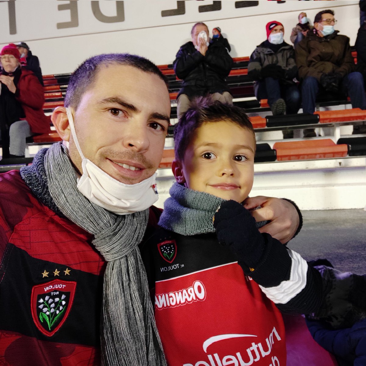 ETrotel's tweet photo. #parcequemayol #RCTvZEB #parcequetoulon https://t.co/mlsBDwDLcl