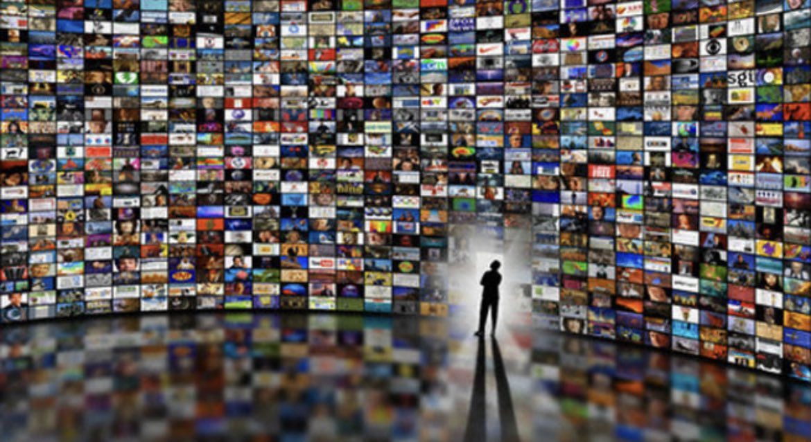 Dos conclusions muy importantes para la industria de cine mundial, en estos casi 2 años de pandemia:

1. Las películas más taquilleras fueron aquellas estrenadas “EXCLUSIVAMENTE” en cines, sin plataformas. 

2. La pantalla grande está más viva que nunca y no tiene comparación.