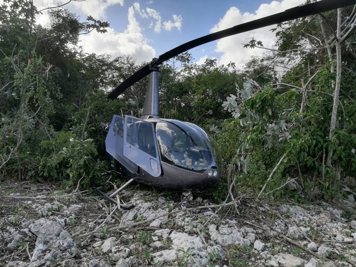 Tenemos bien a informar que uno de nuestros helicópteros matrícula HI982 Modelo R66 procedió a realizar un aterrizaje de precaución en la zona Este del país.

Los 3 pasajeros y el piloto se encuentran en buen estado de salud.