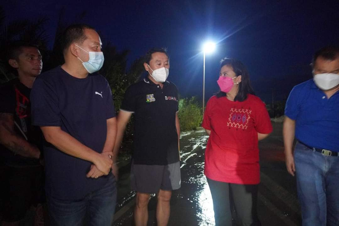 marortoll's tweet photo. May nagagawa ba siya bukod sa photo-op? Di naman siya ang Gobernador para mag-utos. Pang-gulo lang. Ang Pang-gulo ng Pilipinas. https://t.co/WEmRHPidEb