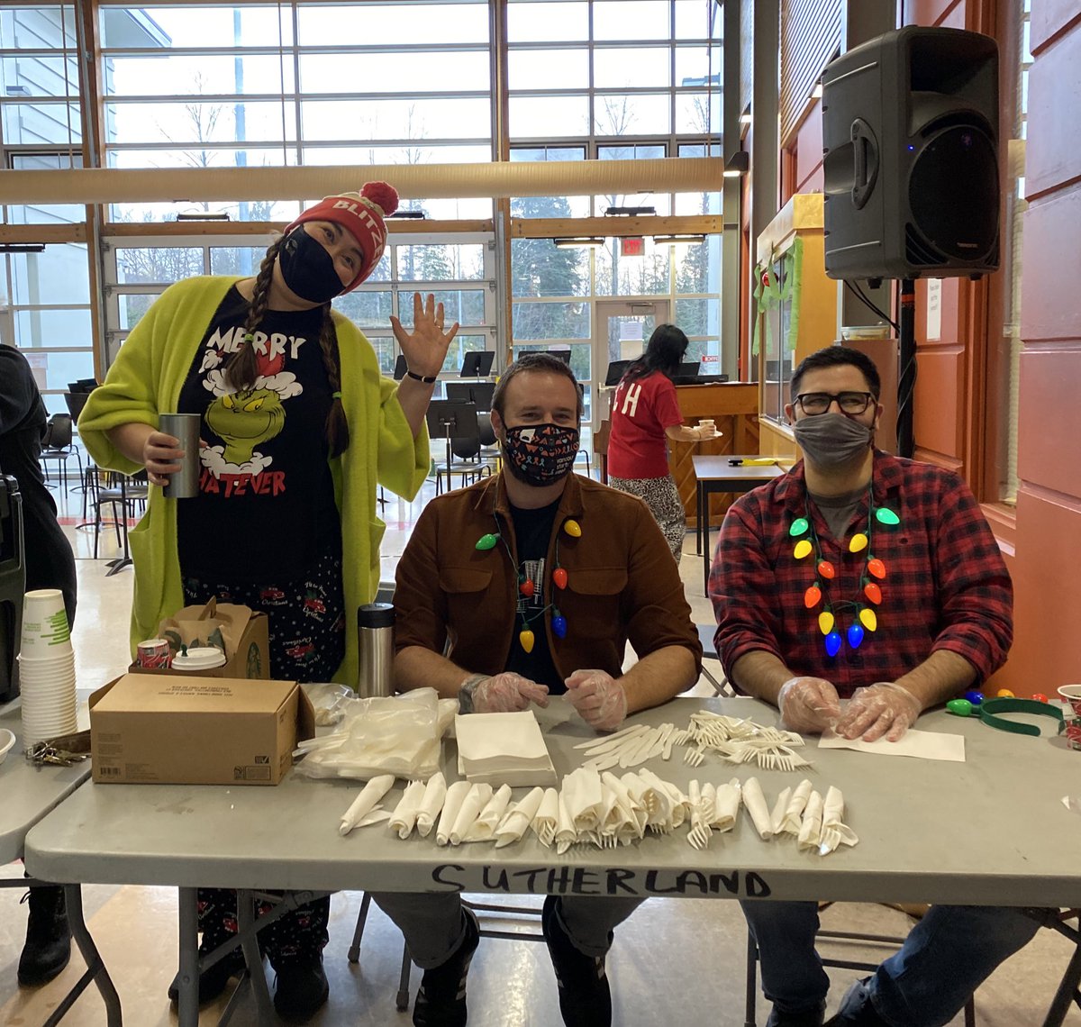 It’s Friday! TY Principal <a href="/CaryHungle/">Cary Hungle</a> for inviting me to <a href="/SutherlandSec/">Sutherland Secondary</a> as he served up Xmas Breakfast 🥞 A welcoming inclusive school environment for students, teachers &amp; staff! Fantastic job by very talented staff on their singing performance! I met Santa 🎅🏻 too! #NorthVan 🎄