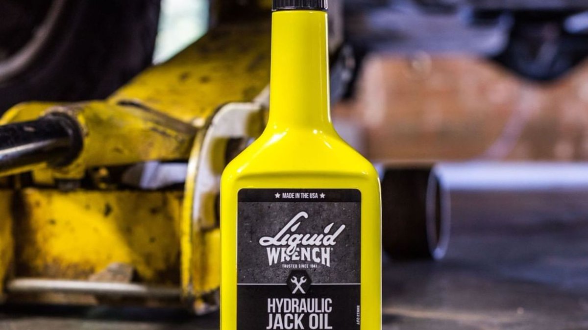 NO SPILL, HYDRAULIC JACK OIL WITH BUILT-IN, EASY POUR SPOUT. Made for hydraulic jacks, snow plows and refillable shock absorbers. bit.ly/2vj7i7Q