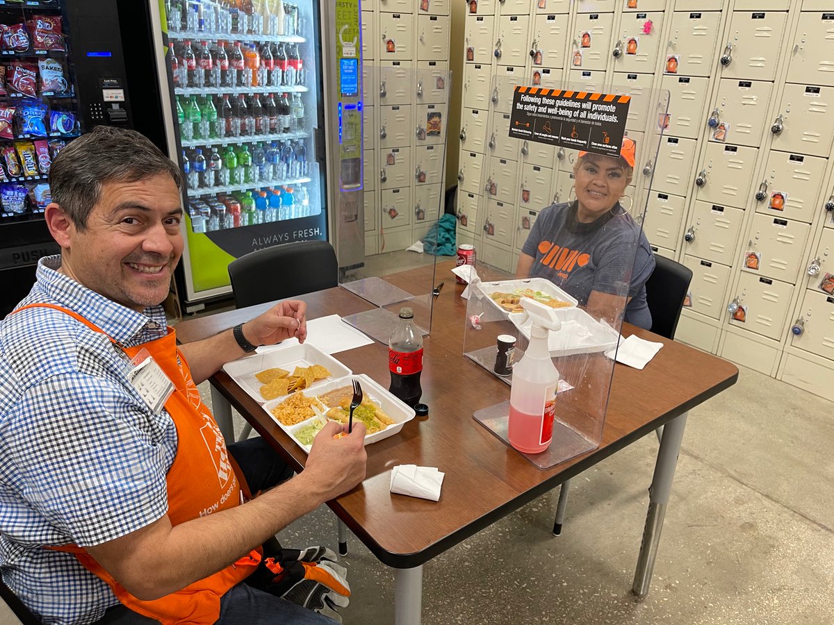 RosiemHD's tweet photo. Happy Holidays to You all and thank you for all you do. We really appreciate you all. Team#6556 @OrangeBlooded02 @dragongirl_27 @jreed4401 @LMcmilian 🎄🎁 🕊 https://t.co/kANPbWXKVM