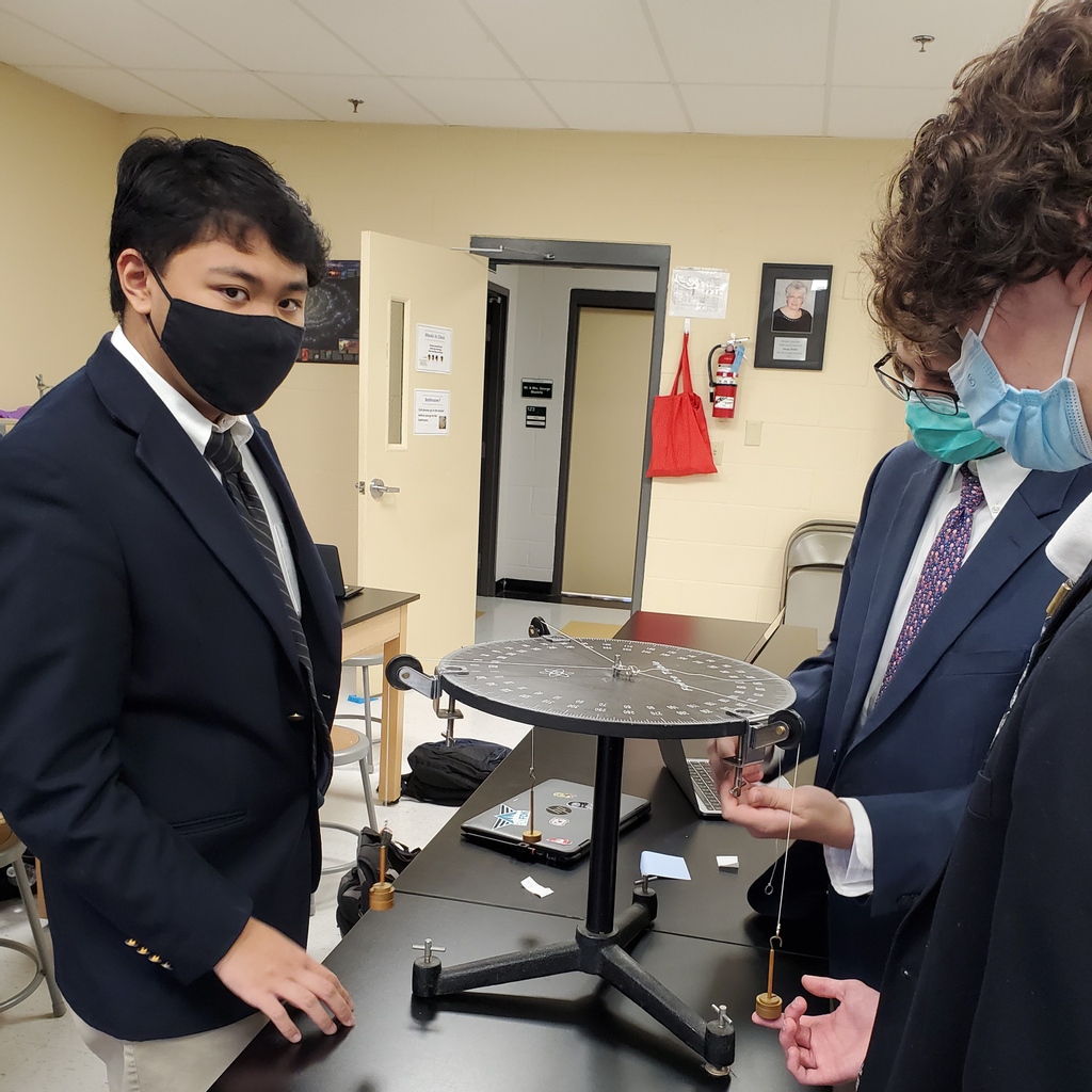 Mrs. Katz's AP Physics students explored static equilibrium by balancing forces using a force table and learned about the principle "when an object is in static equilibrium it remains stationary". #APPhysics #SJCP #Academics #LearningtheVikingWay