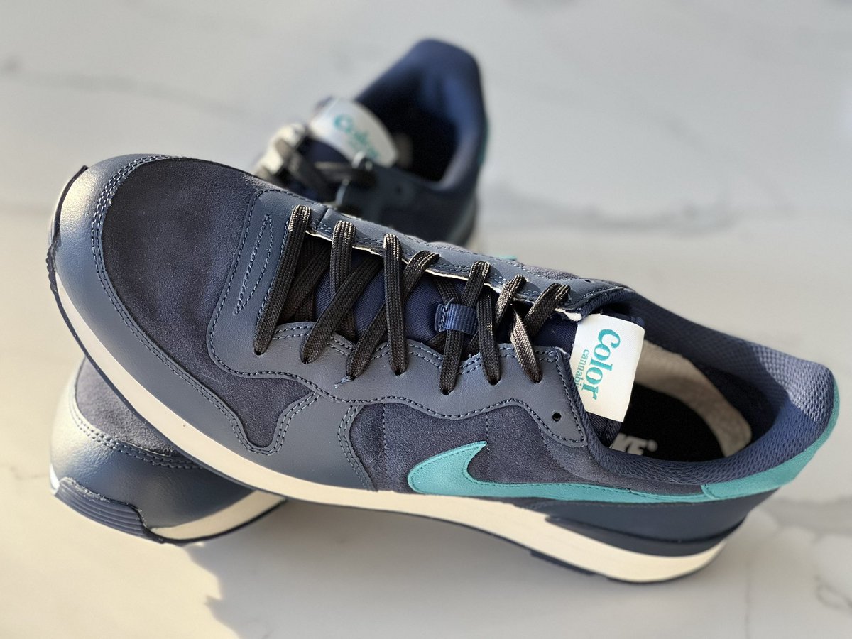 New kicks!! <a href="/colorcannabis_/">Color Cannabis</a> <a href="/EntourageHealth/">Entourage Health</a>