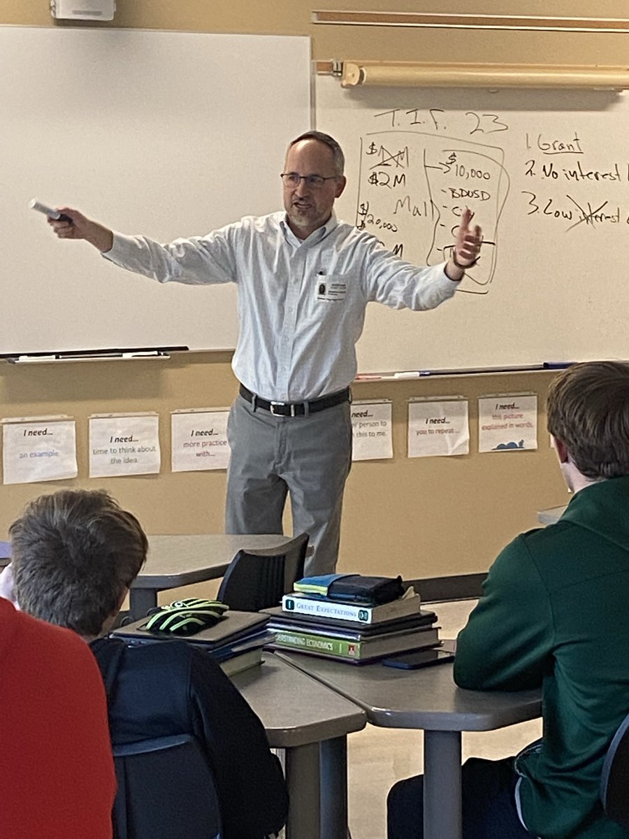 MrDWildRose's tweet photo. BDHS Econ students in my 4 classes enjoyed learning more about the vibrant economy in Beaver Dam from Mayor Glewen, Chamber Director Tracy Propst, and BD Economic Development Corp President Steve Vessey. I appreciated the 2-way dialogue between everyone! #econisfun https://t.co/ChY8VswLQ6
