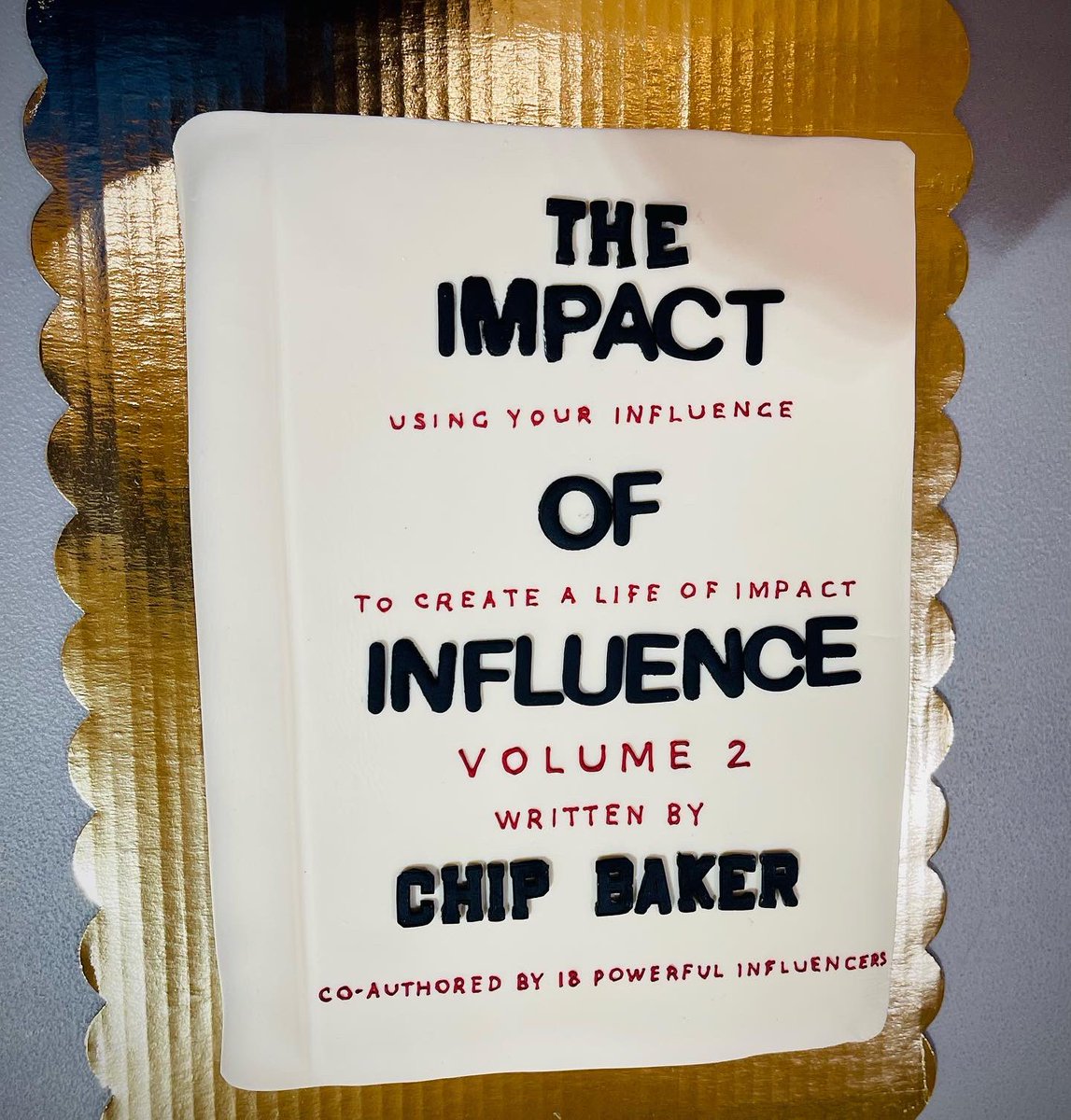 ChipBaker19's tweet photo. Just wow!!! Huge shoutout to the talented Laila Zidan for creating this cake of #TheImpactofInfluence2. Thanks to co-author Manny Trujillo for setting it up. Truly grateful! @mltrujillo31 

#cake #creative #grateful #impact #tsc #gogetit https://t.co/Ry7ch9RA5e